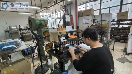 التغطية الرسومية من Shenzhen Lunfeng Technology: حماية، توجيه وتسمية أجهزتك ما هي التغطية الرسومية؟